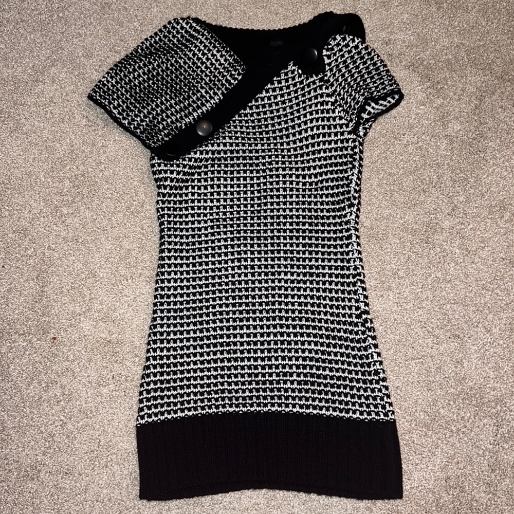 Black white knit tunic sweater